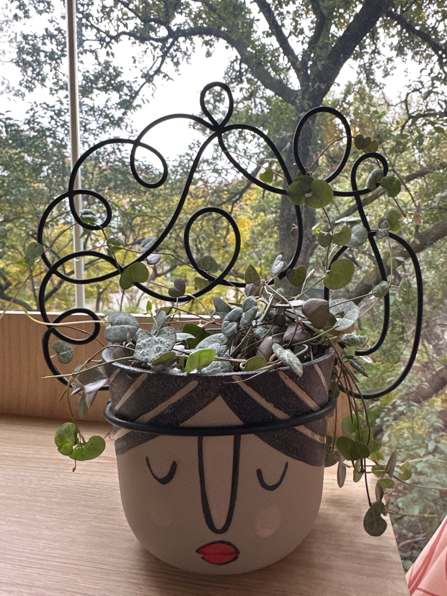 Maceta Mujer Cara Trellis