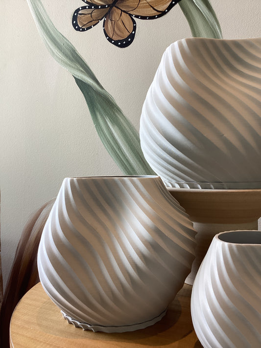 3D MODERNIZED POTTERY WAVE MEDIANO